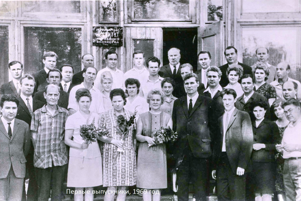 1-ый выпуск 1969 г группа ЭТ.jpg 1-ый выпуск 1969 г группа ЭТ.jpg